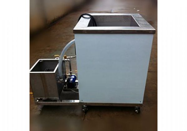 汽車零部件生產(chǎn)用超聲波清洗機(jī)